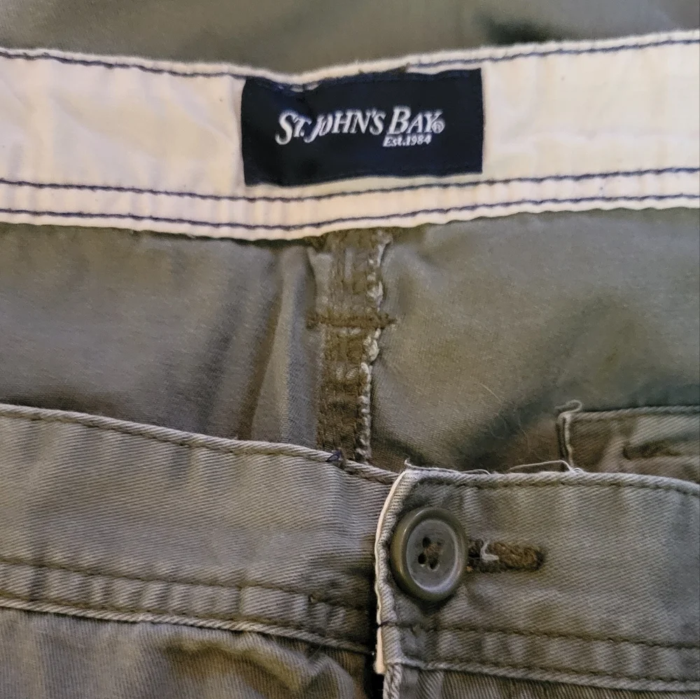 ✔️ St. John's Bay Cargo Shorts Army Green Color